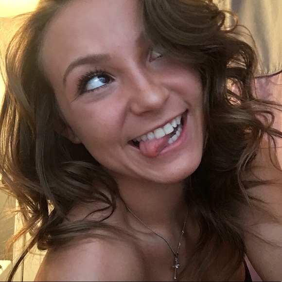 Meet your Posher, Emily - Picture 1 of 1